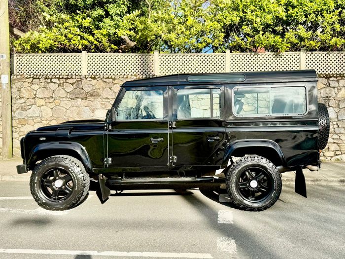 Land Rover Defender 2011