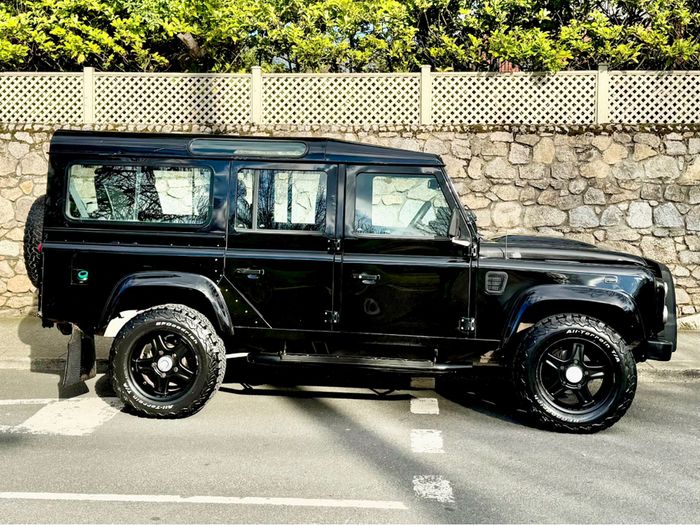 Land Rover Defender 2011