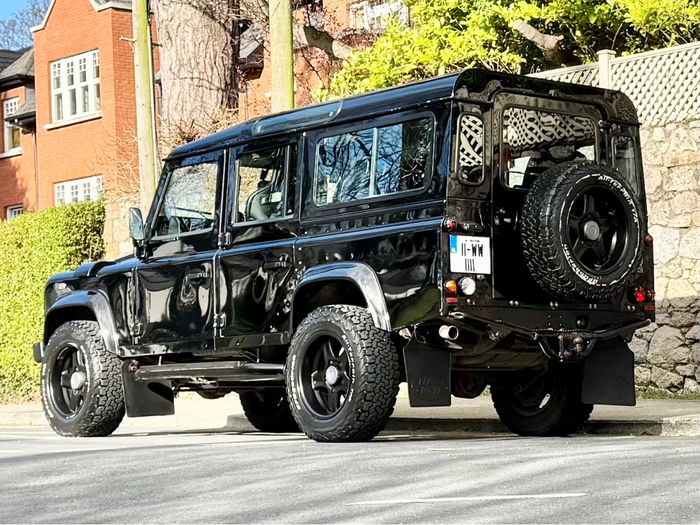 Land Rover Defender 2011