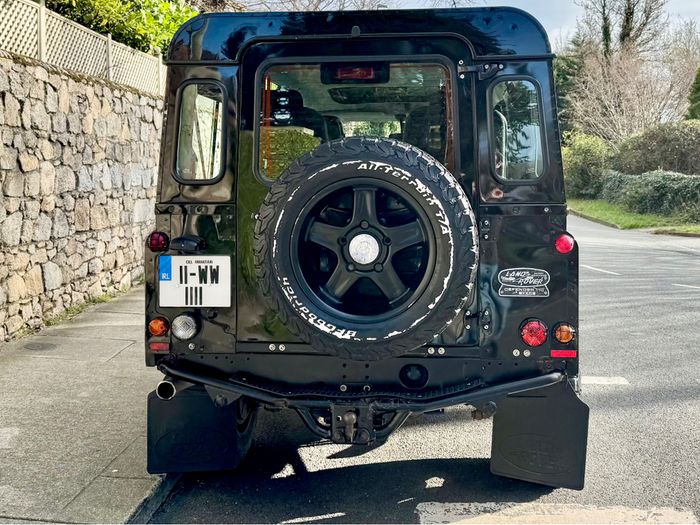 Land Rover Defender 2011
