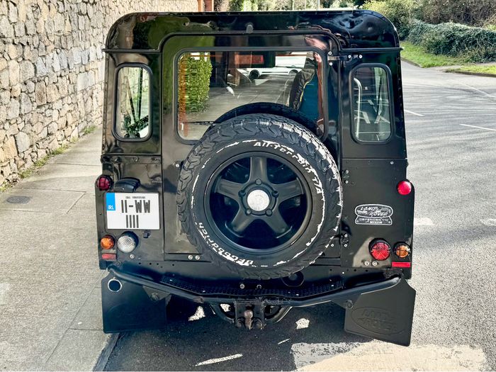 Land Rover Defender 2011