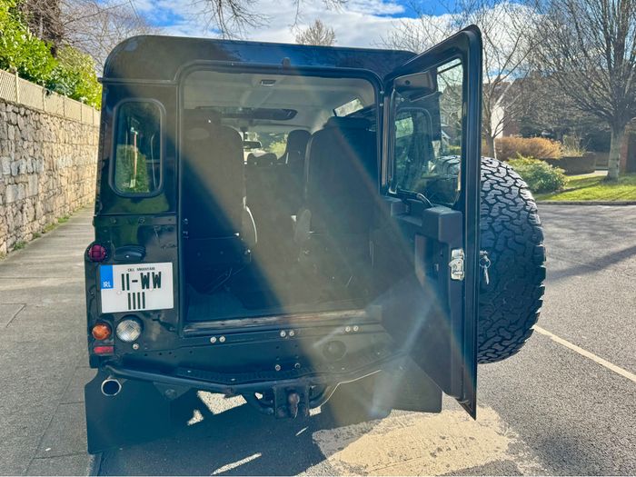 Land Rover Defender 2011