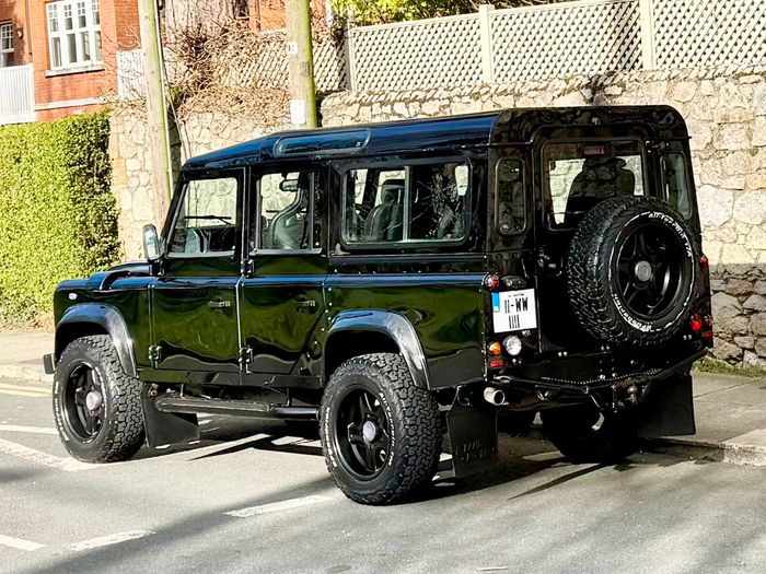 Land Rover Defender 2011