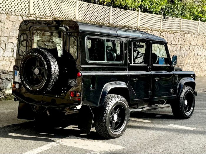 Land Rover Defender 2011
