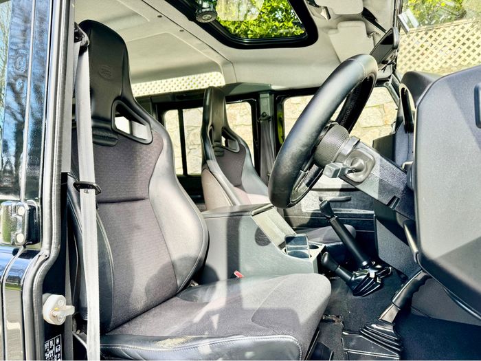Land Rover Defender 2011