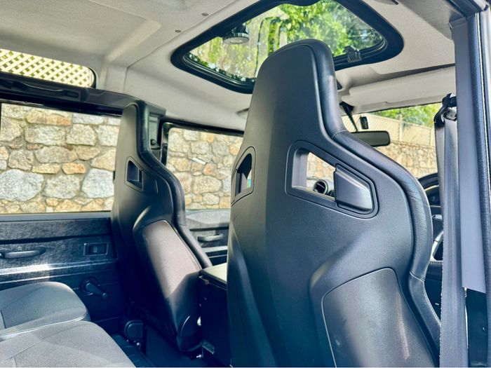 Land Rover Defender 2011