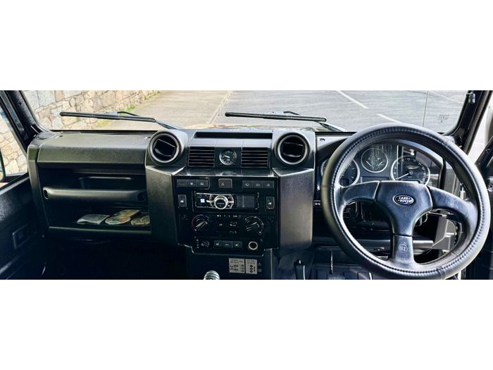 Land Rover Defender 2011