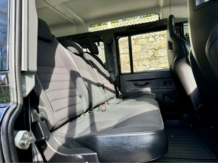 Land Rover Defender 2011
