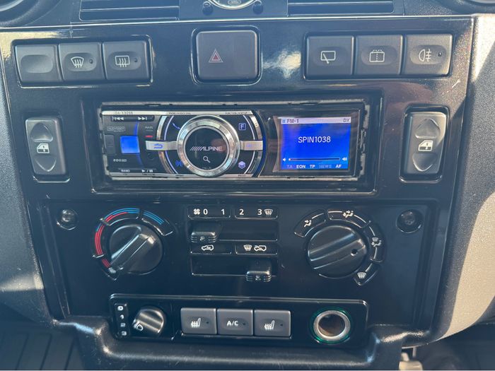 Land Rover Defender 2011