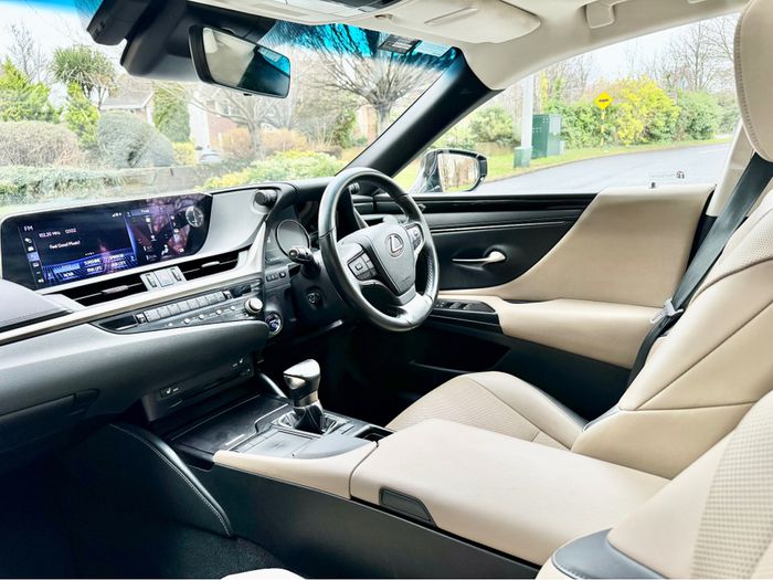 Lexus ES 300h 2021