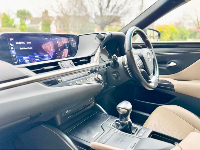 Lexus ES 300h 2021