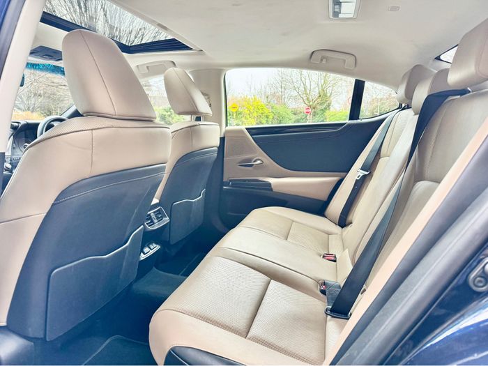 Lexus ES 300h 2021