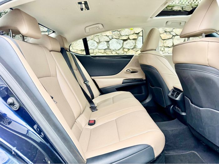Lexus ES 300h 2021