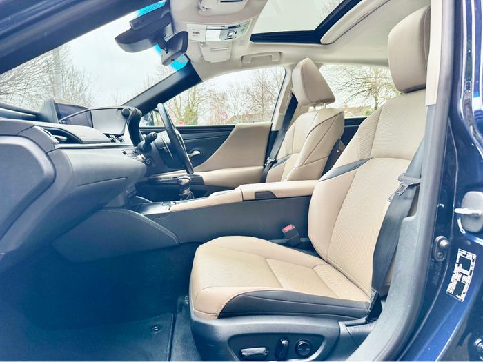 Lexus ES 300h 2021