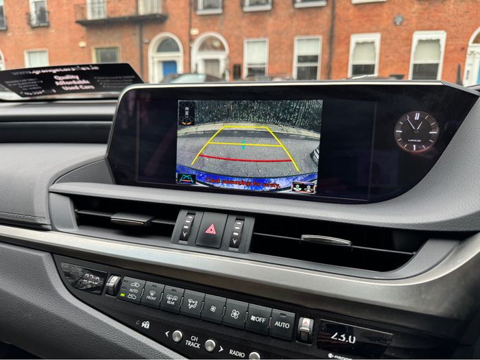 Lexus ES 300h 2021