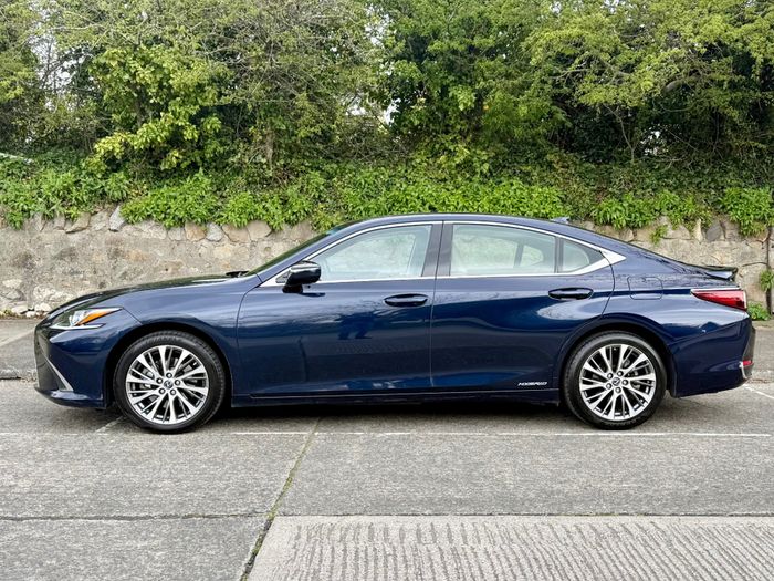 Lexus ES 300h 2021