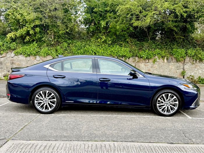 Lexus ES 300h 2021
