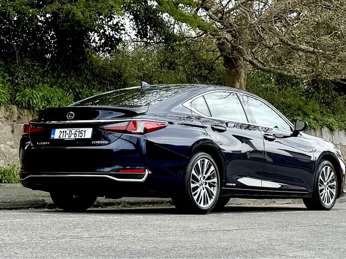 Lexus ES 300h 2021