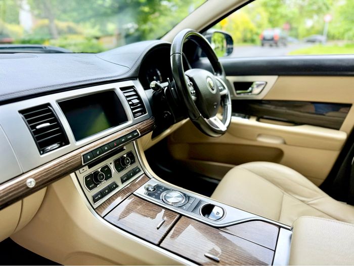 Jaguar XF 2015