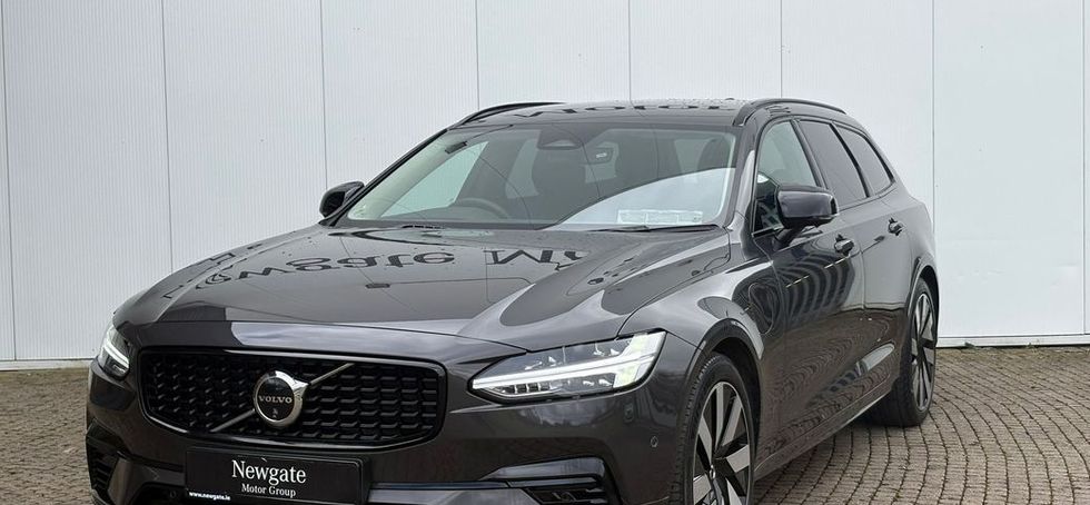 Volvo V90 2025