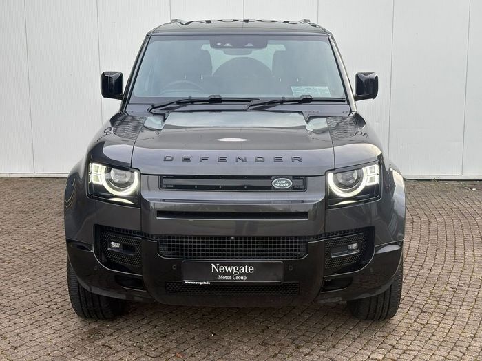 Land Rover Defender 2025