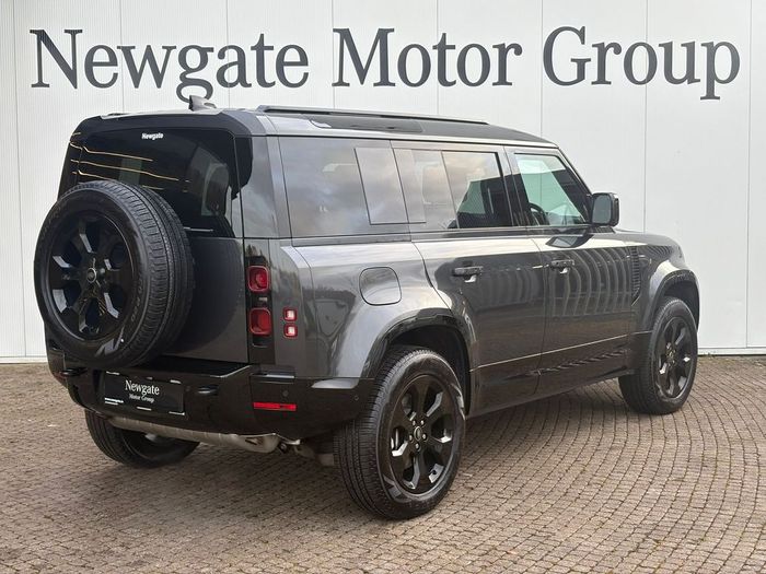 Land Rover Defender 2025