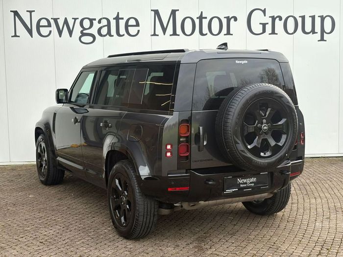 Land Rover Defender 2025
