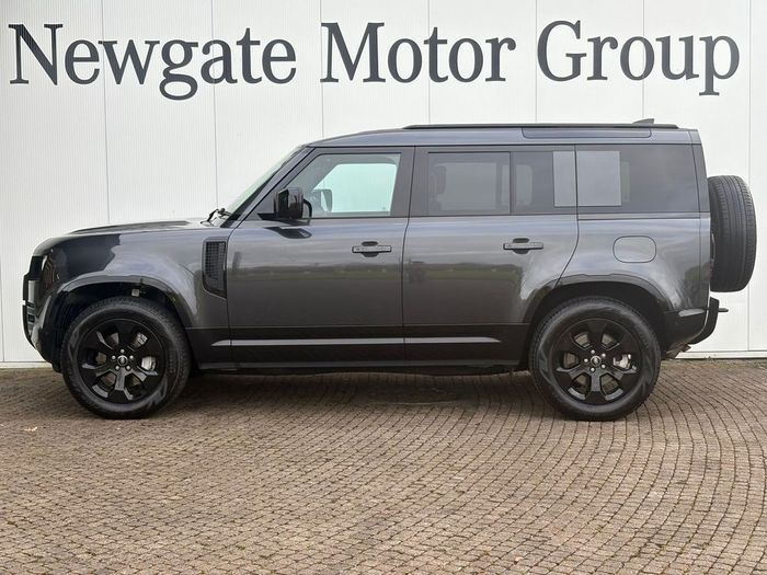Land Rover Defender 2025