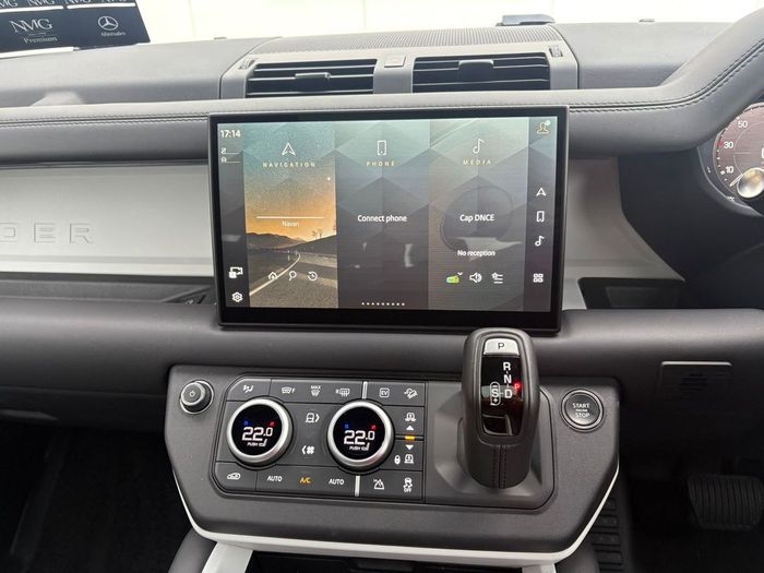 Land Rover Defender 2025