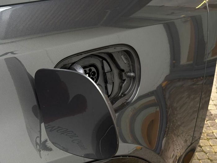 Land Rover Defender 2025