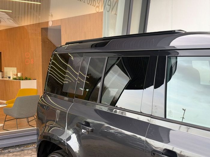 Land Rover Defender 2025