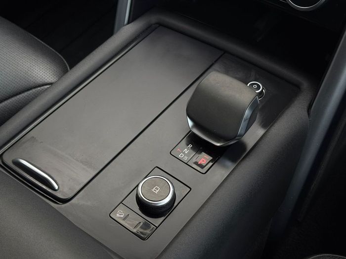 Land Rover Discovery 2024