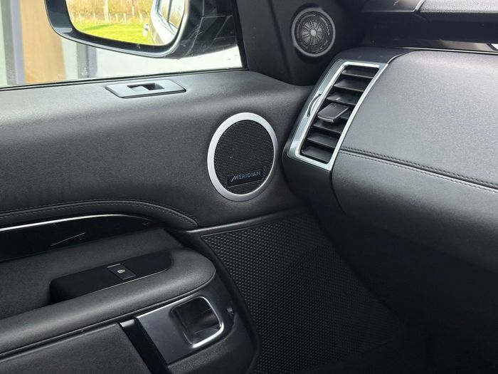 Land Rover Discovery 2024