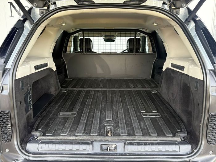 Land Rover Discovery 2024
