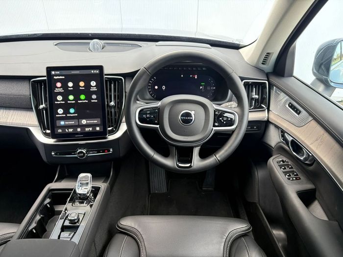 Volvo XC90 2025