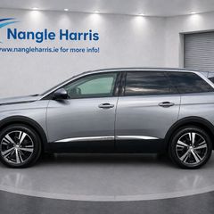 Peugeot 5008 2021