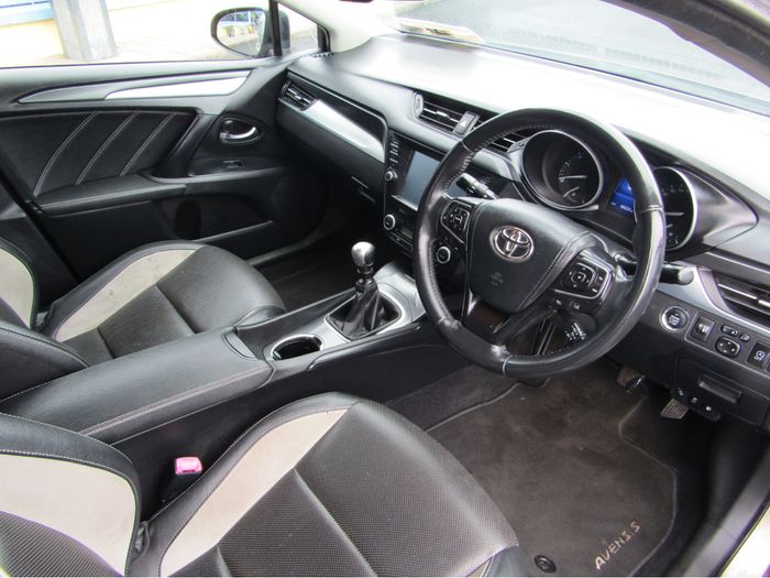 Toyota Avensis 2015
