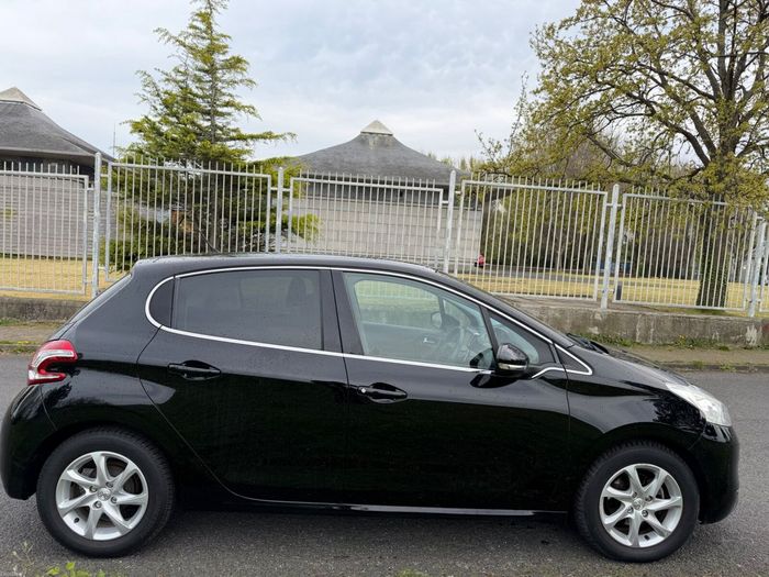 Peugeot 208 2015