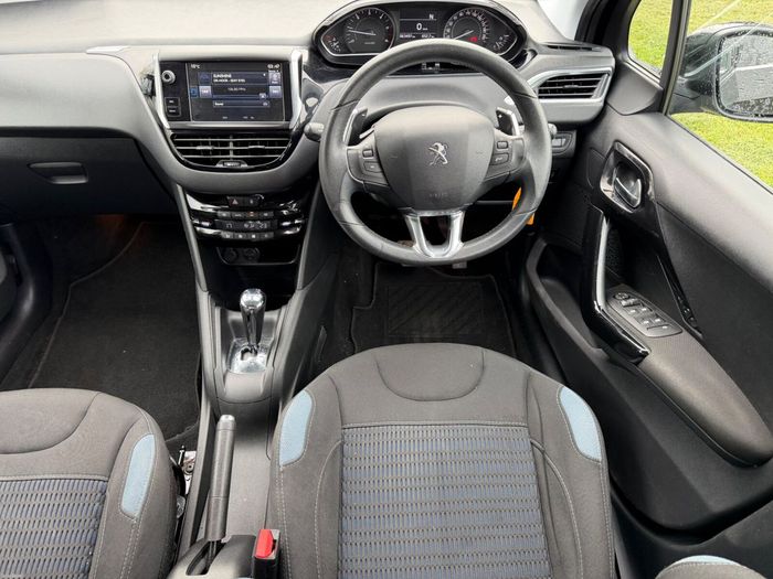 Peugeot 208 2015