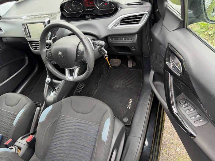 Peugeot 208 2015