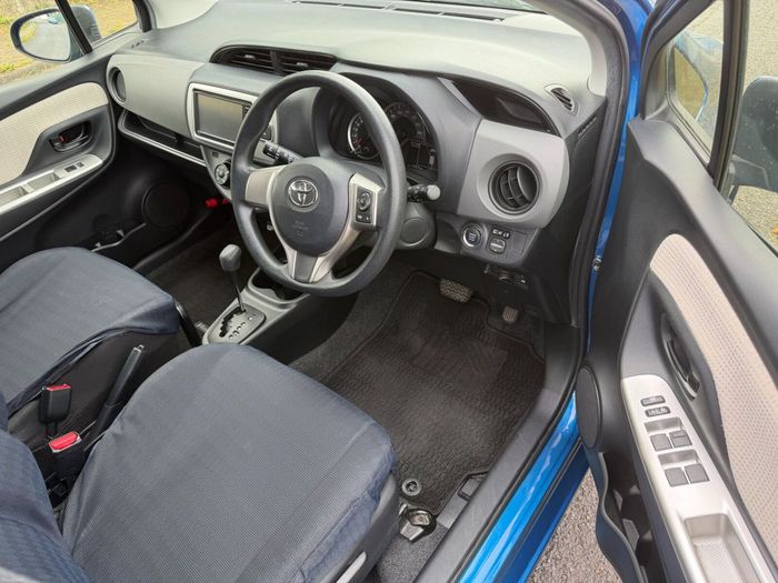 Toyota Vitz 2015
