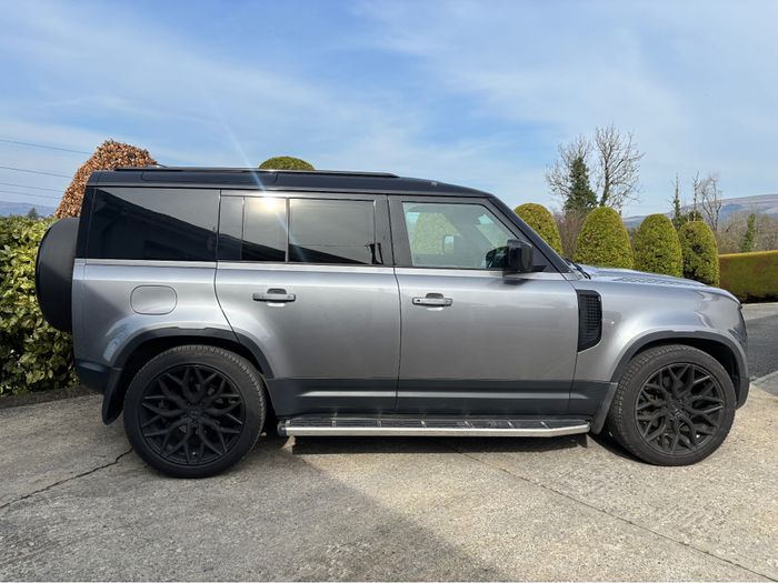 Land Rover Defender 2023