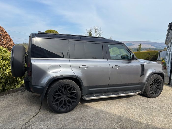 Land Rover Defender 2023