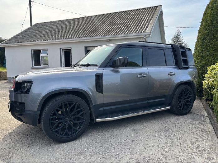 Land Rover Defender 2023