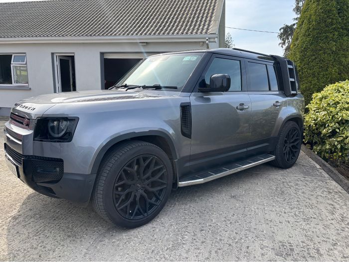 Land Rover Defender 2023