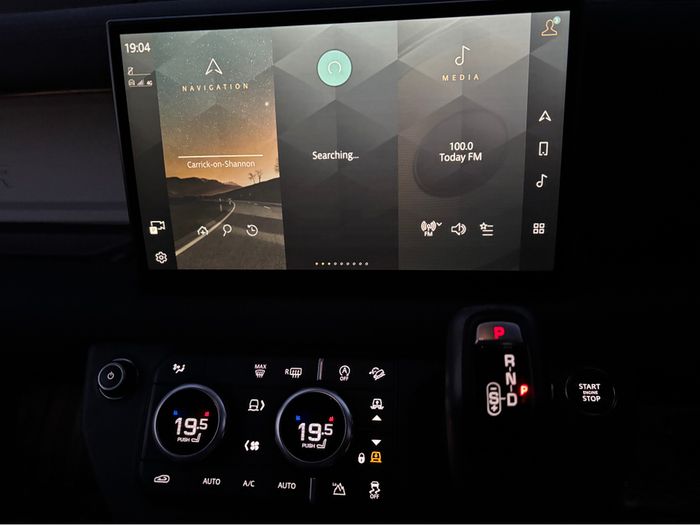 Land Rover Defender 2023