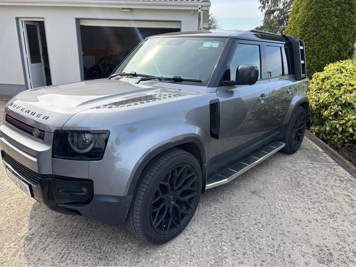 Land Rover Defender 2023