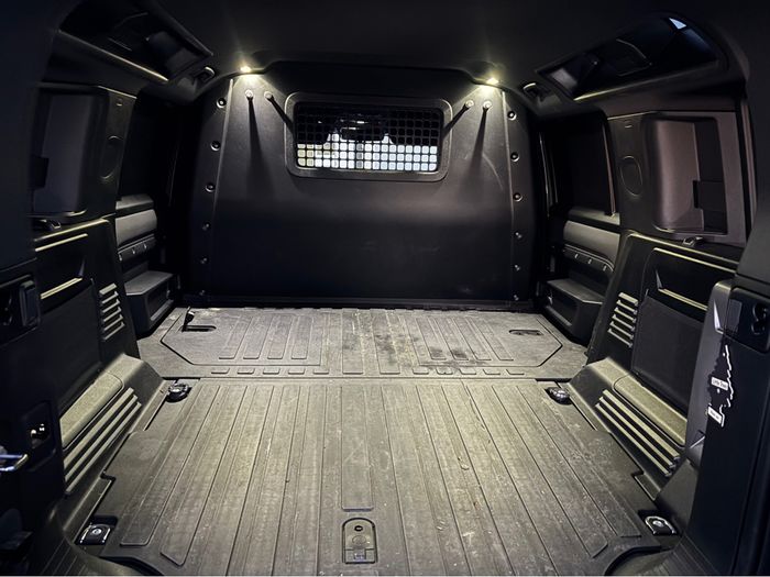 Land Rover Defender 2023