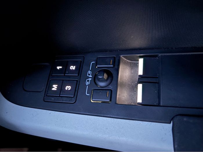 Land Rover Defender 2023