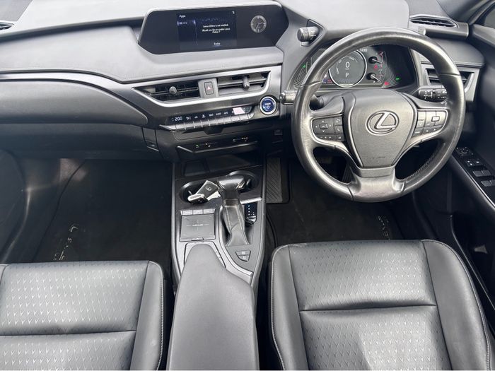 Lexus UX250h 2021